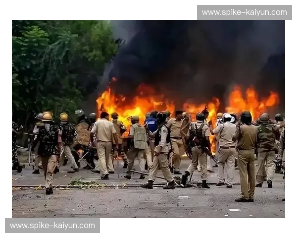 烈焰焚城：当南海岸铁军撞上沙漠骄阳，这场“冰与火”的终极博弈谁能封神？